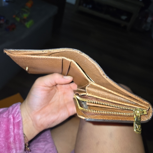 Wallet - Picture 10 of 11